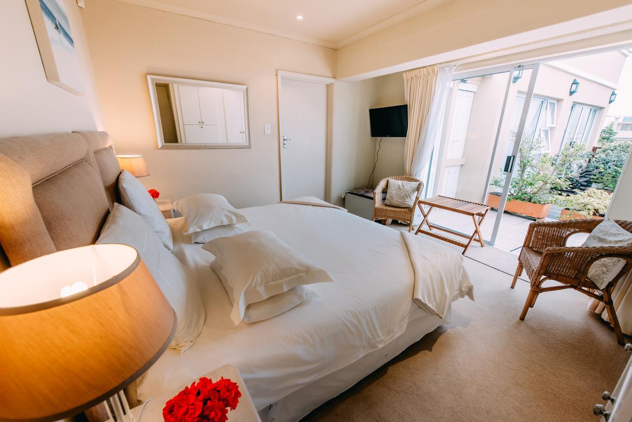 Dolphins' Playground Beachfront B&B Плеттенберг-Бей Екстер'єр фото