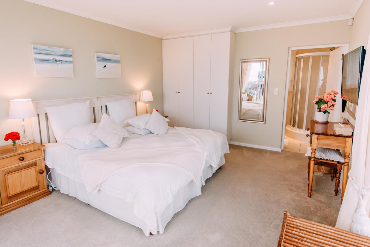 Dolphins' Playground Beachfront B&B Плеттенберг-Бей Екстер'єр фото