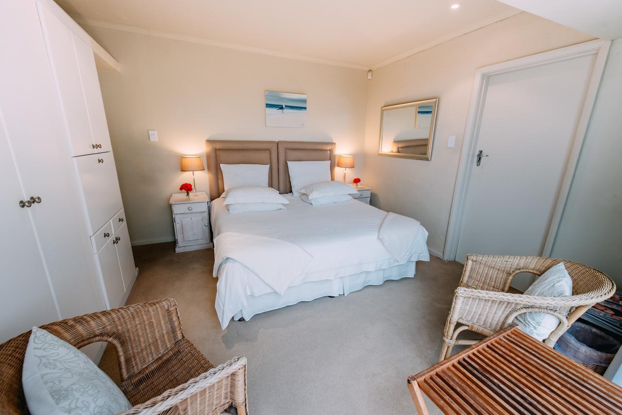 Dolphins' Playground Beachfront B&B Плеттенберг-Бей Екстер'єр фото